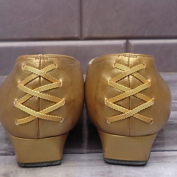 SIZE 7.5. Stuart Weitzman VTG gold /metallic leather shoes. - Picture 5 of 16